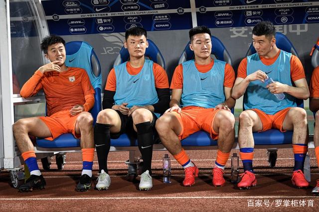 在青岛，校园足球不再“练完就算”：从热爱到专业的华丽转身